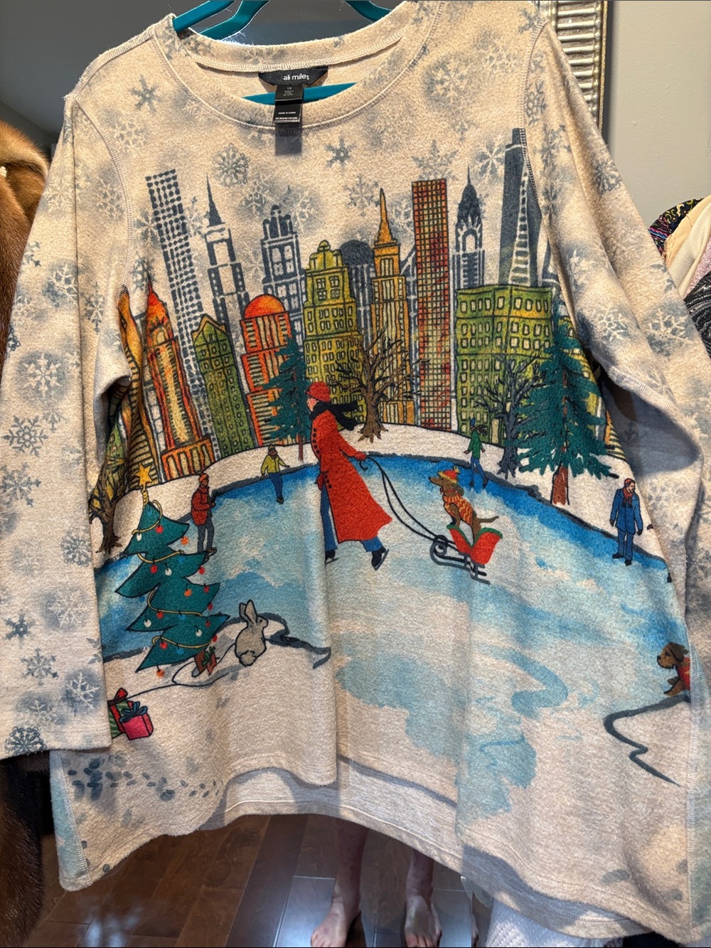 Ali Miles Women's Winter Cityscape Tunic in Cream, Red, Blue, Green